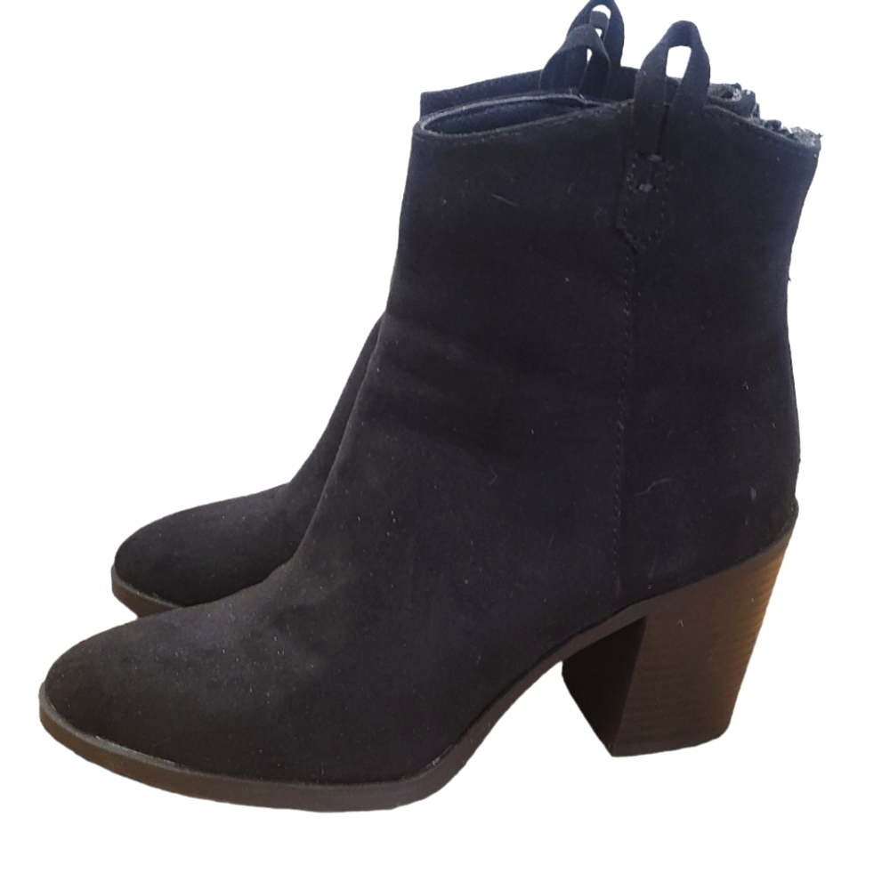 Maurices Black Ankle Booties size 6